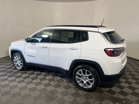 Used 2022 Jeep Compass Latitude AWD/4WD image 6