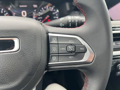 Used 2025 Jeep Compass Trailhawk image 17