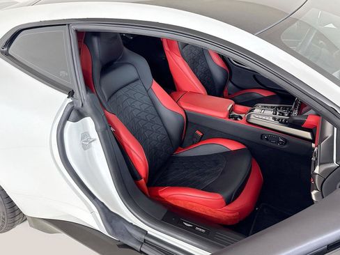 Used 2025 Aston Martin Vanquish RWD image 24