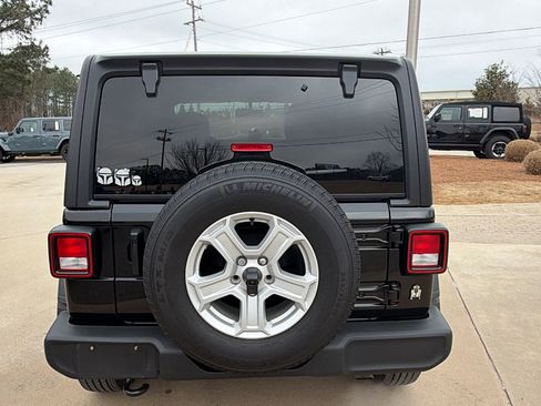 Used 2022 Jeep Wrangler Sport S image 9