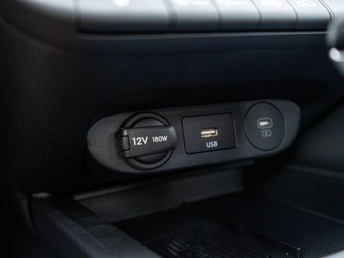 New 2025 Hyundai Elantra Limited image 30