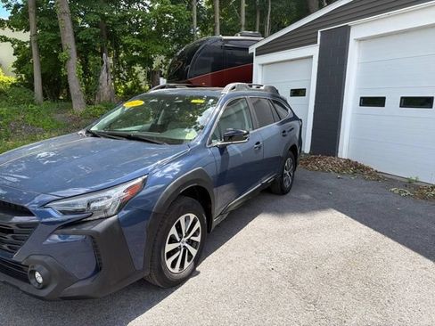 Used 2024 Subaru Outback Premium AWD/4WD image 2