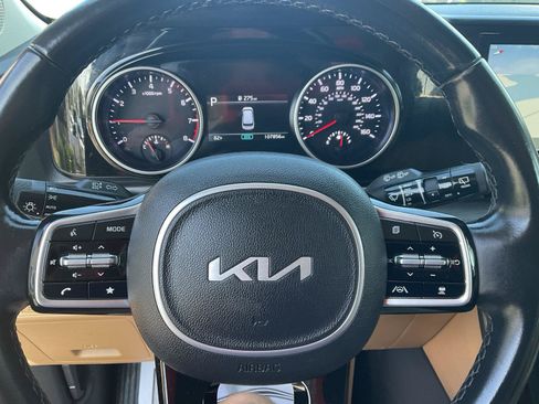 Used 2022 Kia Carnival EX FWD image 15