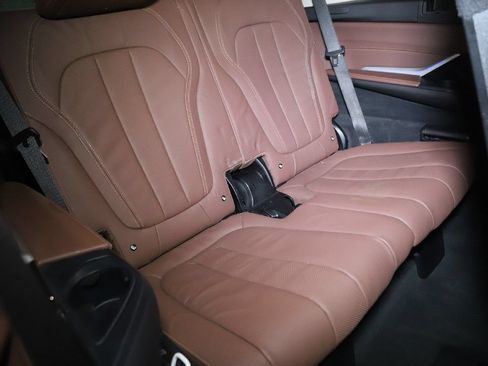 Used 2022 BMW X7 xDrive40i w/ Premium Package AWD/4WD image 37