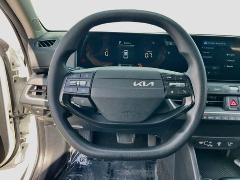 Used 2025 Kia K4 FWD image 11