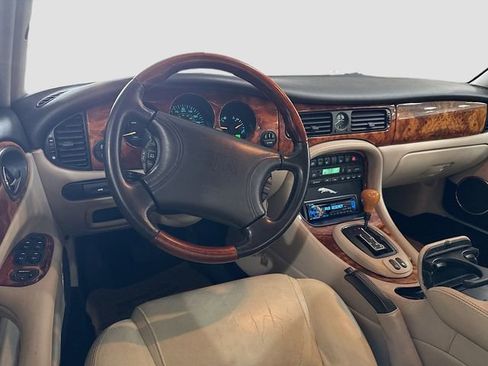 Used 1999 Jaguar XJ8 image 23