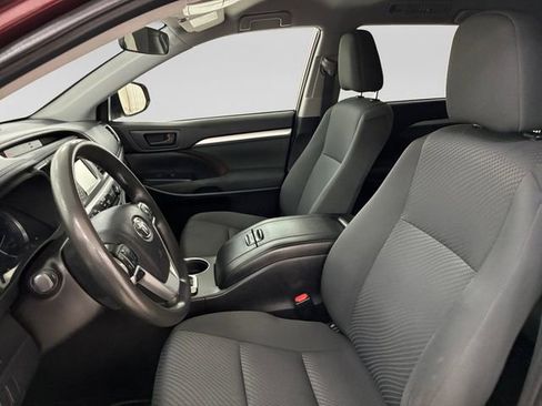Used 2019 Toyota Highlander LE image 12