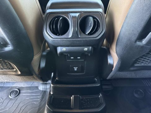 Used 2021 Jeep Wrangler Unlimited Rubicon image 20