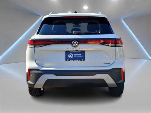 Certified 2025 Volkswagen Tiguan SE image 6