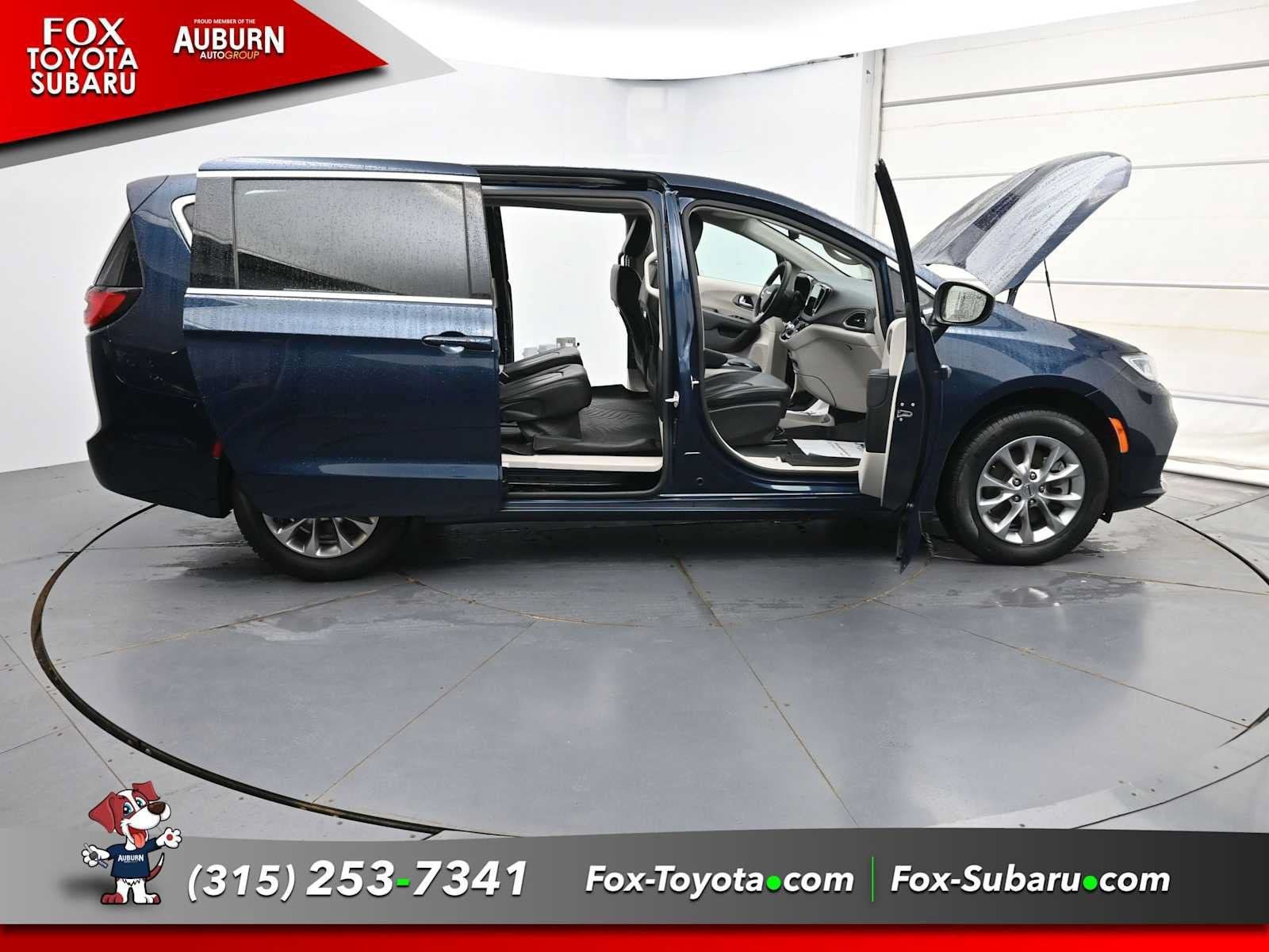 Used 2023 Chrysler Pacifica Touring-L AWD/4WD image 37