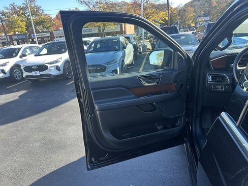 Used 2023 Lincoln Navigator Reserve w/ Monochromatic Package image 16
