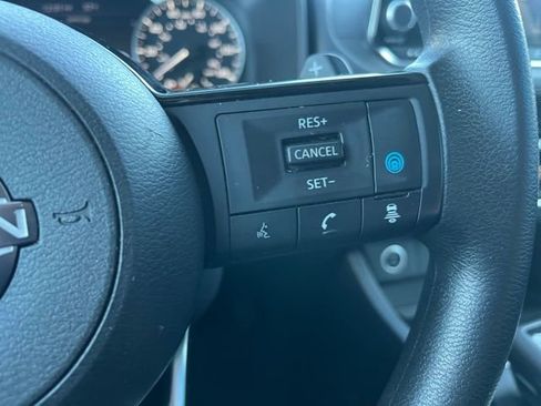 Used 2022 Nissan Rogue SV image 17