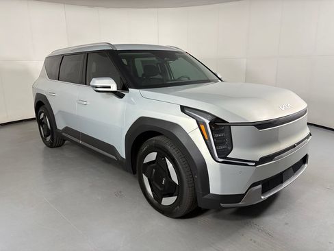 New 2026 Kia EV9 Wind AWD/4WD image 2