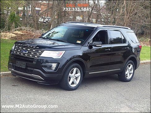 Used 2016 Ford Explorer XLT w/ Equipment Group 202A AWD/4WD image 28