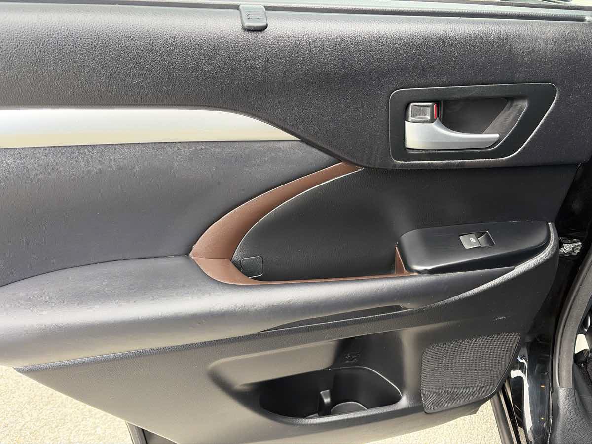 Used 2014 Toyota Highlander XLE FWD image 15
