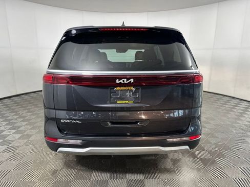 Used 2024 Kia Carnival LX image 4