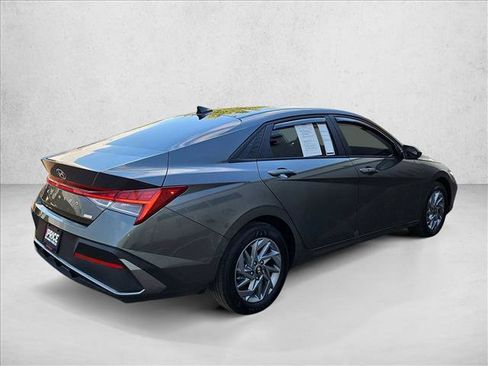 Used 2025 Hyundai Elantra Hybrid FWD image 5