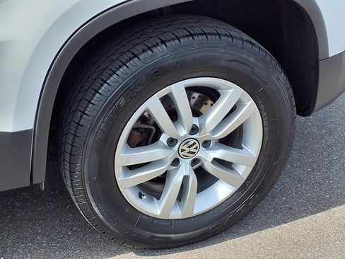 Used 2017 Volkswagen Tiguan S image 24