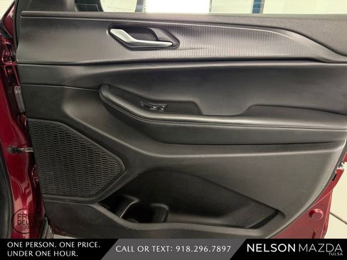 Used 2023 Jeep Grand Cherokee L Laredo image 43