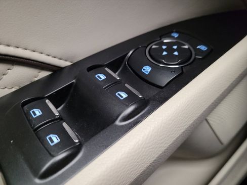 Used 2017 Ford Fusion Platinum image 27