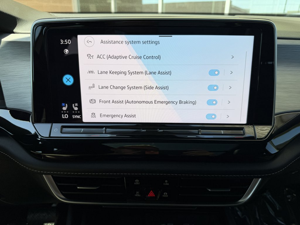 Used 2024 Volkswagen Atlas Cross Sport SE w/ Panoramic Sunroof Package FWD image 21