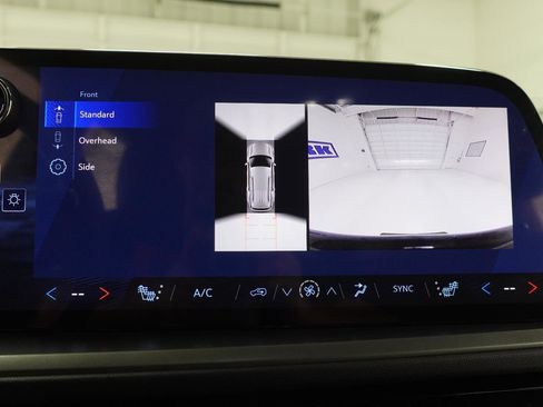 Used 2024 Chevrolet Traverse LT w/ Midnight/Sport Edition image 31