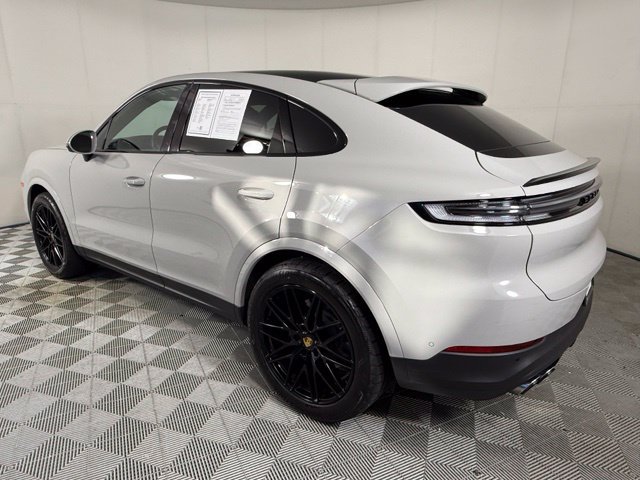 Used 2024 Porsche Cayenne Coupe AWD/4WD image 4