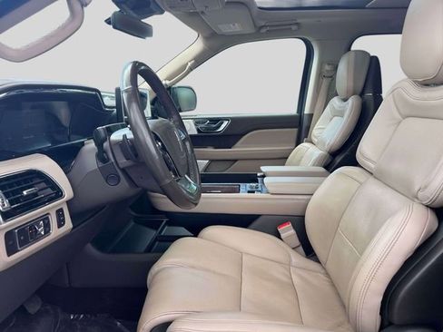 Used 2022 Lincoln Navigator Reserve AWD/4WD image 16