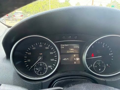 Used 2009 Mercedes-Benz ML 320 BlueTEC 4MATIC image 11
