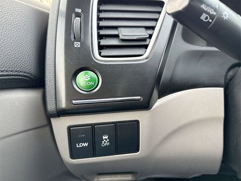 Used 2013 Honda Civic Hybrid Sedan image 18