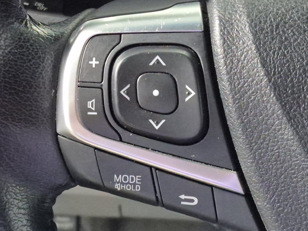 Used 2015 Toyota Camry XLE w/ Moonroof Package FWD image 12