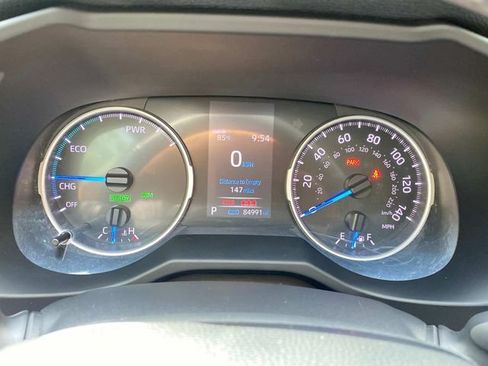 Used 2021 Toyota RAV4 XLE w/ XLE Grade Weather Package AWD/4WD image 16