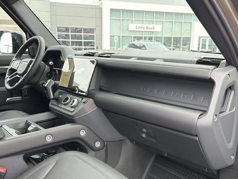 New 2026 Land Rover Defender 110 X-Dynamic SE image 17