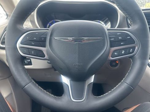 Used 2024 Chrysler Pacifica Limited FWD image 27