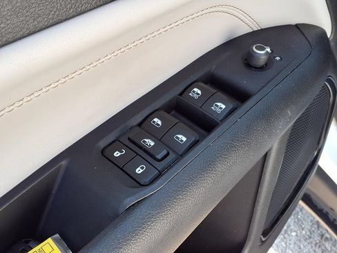 Used 2023 Jeep Compass Limited AWD/4WD image 4