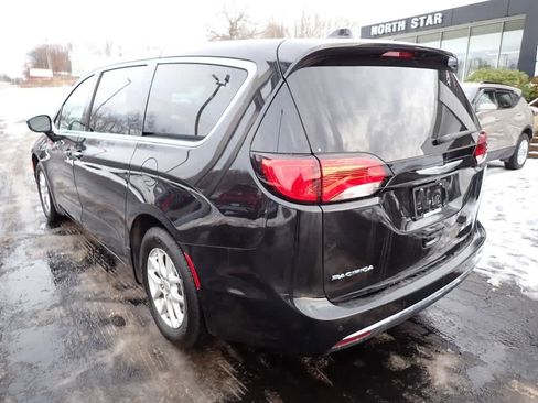 Used 2020 Chrysler Pacifica Touring image 3