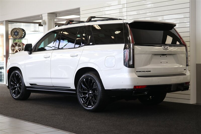 Used 2024 Cadillac Escalade Sport Platinum w/ LPO, ONYX Package AWD/4WD image 6