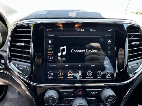 Used 2019 Jeep Grand Cherokee Limited AWD/4WD image 32