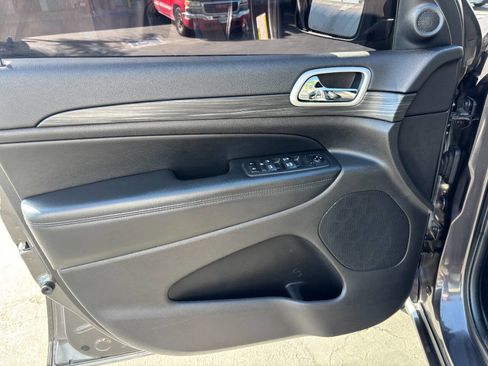Used 2019 Jeep Grand Cherokee Altitude image 13