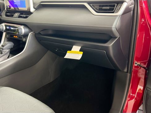 Used 2025 Toyota RAV4 XLE w/ Convenience Package image 34