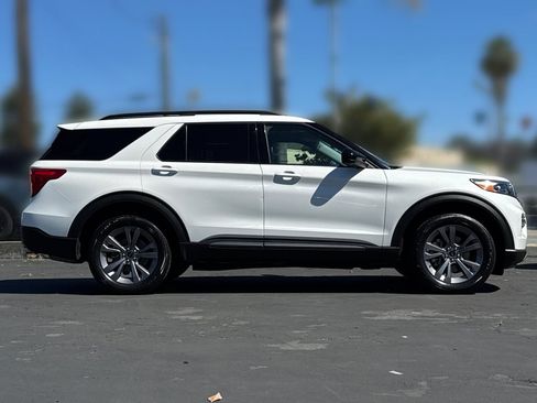 Certified 2022 Ford Explorer XLT w/ Equipment Group 202A AWD/4WD image 31