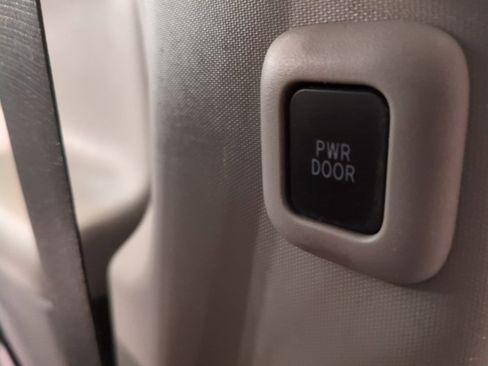 Used 2019 Toyota Sienna XLE image 13