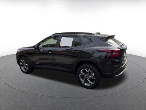 Used 2025 Chevrolet Trax LT image 10