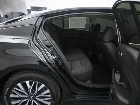 Used 2023 Nissan Altima 2.5 SV FWD image 25