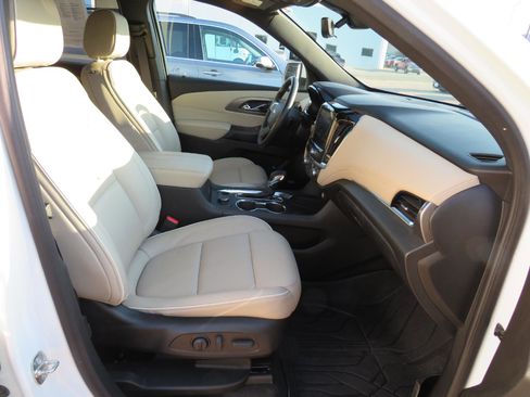 Used 2023 Chevrolet Traverse Premier image 13