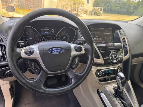 Used 2012 Ford Focus SEL FWD image 19