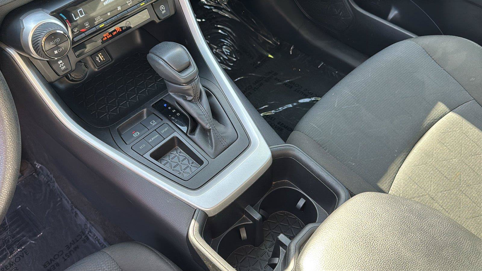 Used 2025 Toyota RAV4 XLE FWD image 18