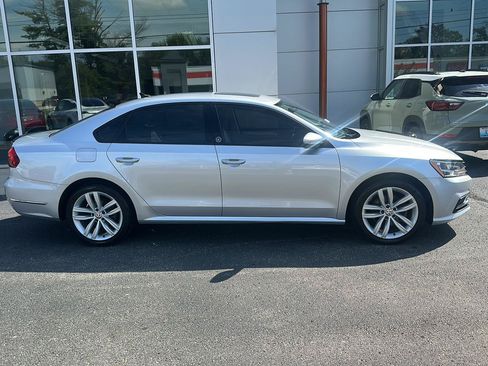 Used 2019 Volkswagen Passat 2.0T Wolfsburg w/ Wheels & Sunroof Package FWD image 2