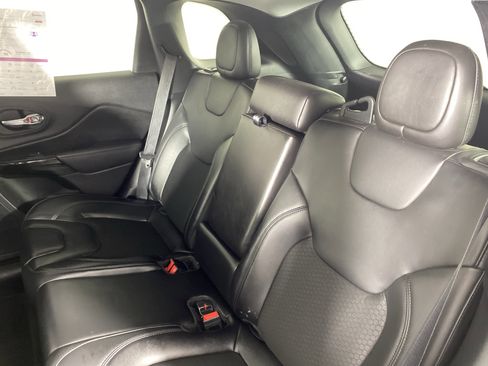 Used 2020 Jeep Cherokee Latitude Plus AWD/4WD image 32