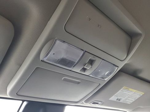 Used 2022 Nissan Frontier SV RWD image 33